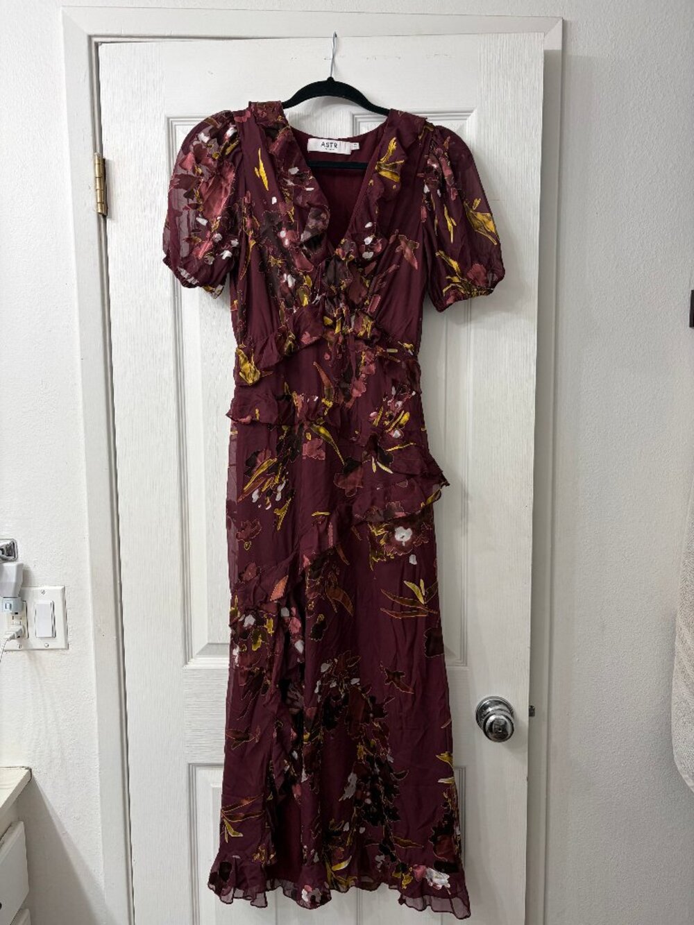 ASTR The Label Bennet Floral Tiered Dress Size XS Color Wine Floral